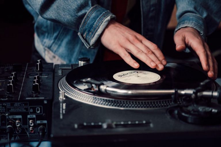 Come la radio ha costruito il pubblico del rock
