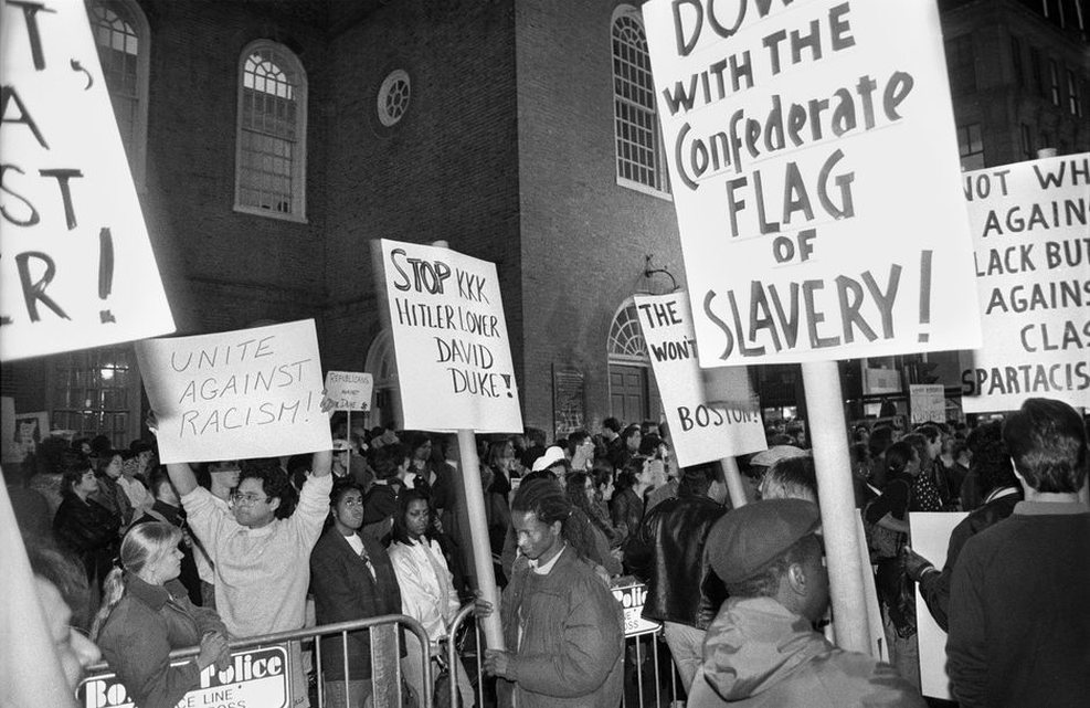 Manifestanti per il disarmo nucleare negli anni Ottanta