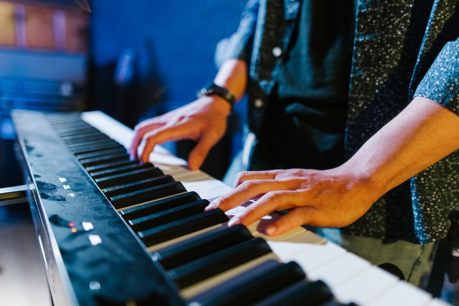 Tastiere elettroniche in un live jazz fusion