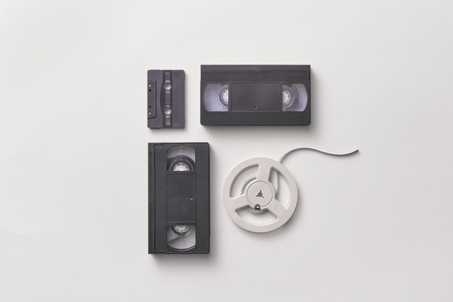Set di un video musicale anni '80 con artisti in azione