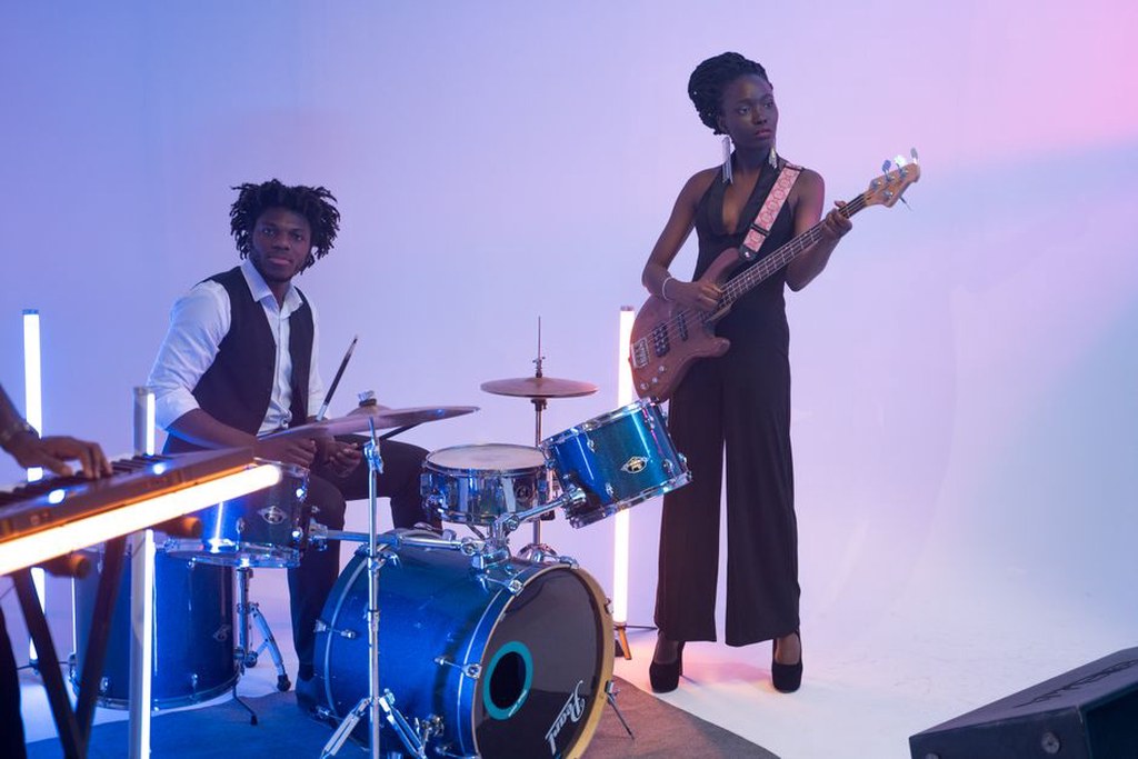 Fiati e basso elettrico in un concerto jazz-funk