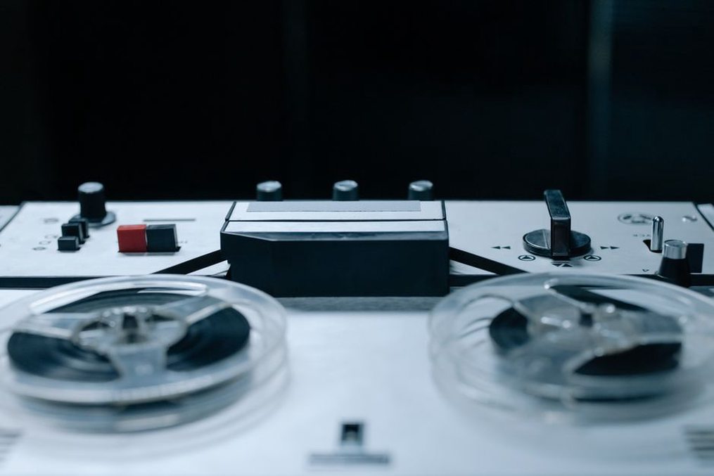 Nastri e mixer di uno studio di registrazione