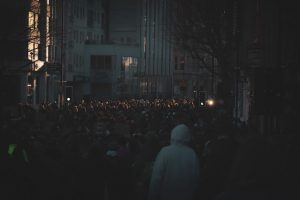 Canzoni di protesta: quando la musica diventa memoria e presa di parola