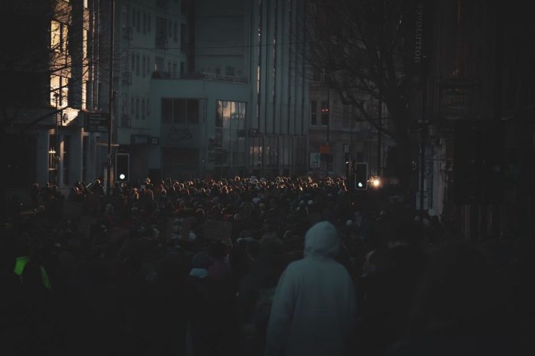 Canzoni di protesta: quando la musica diventa memoria e presa di parola