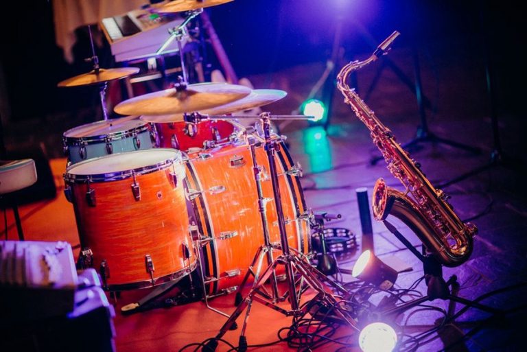 Quando il rock incontra la musica classica: archi, orchestra e ambizione compositiva