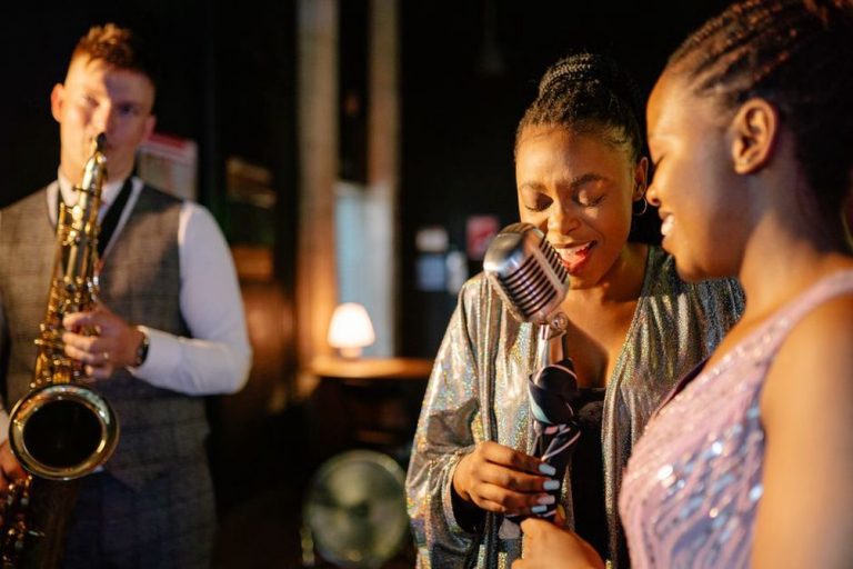 La musica black nella canzone italiana: voci, groove e rap