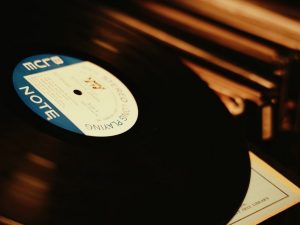 Link interni in un blog musicale: scegliere i rimandi che servono al lettore