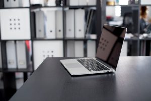Foto, grafiche e permessi: organizzare l’archivio digitale di un progetto musicale