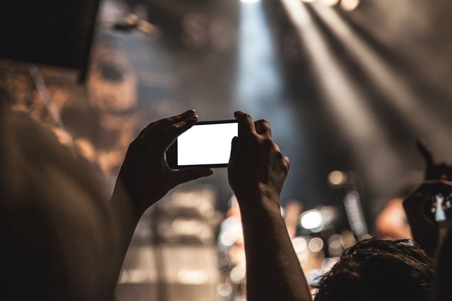 Programma dei concerti consultato da telefono
