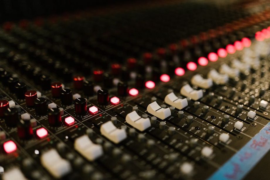 Le tracce di un album prendono forma in studio