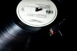 Dal vinile allo streaming: come i formati hanno cambiato l’ascolto